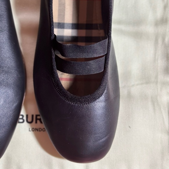 Authentic Burberry ballerina flats gently used. - Picture 4 of 12